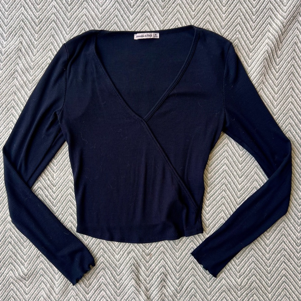 Abercrombie & Fitch Long Sleeve Basic Black Tee | V neck | size small